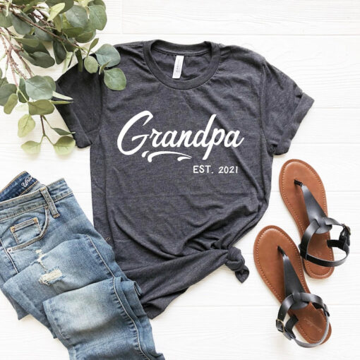 Grandpa Est 2021 Shirt, Personalized Grandpa Shirt, Fathers Day Gift, New Grandpa Gift