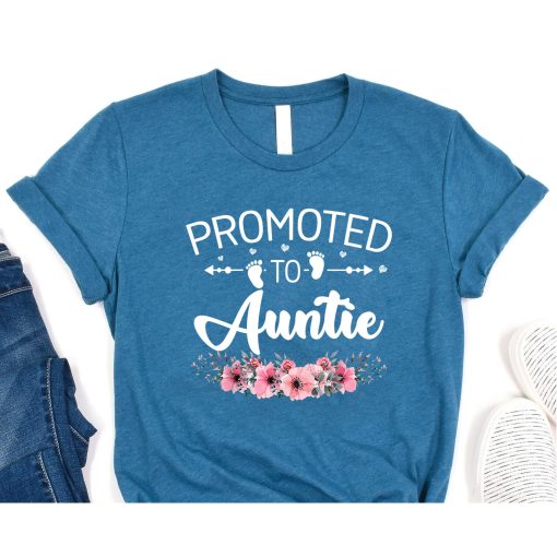 Promoted To Auntie 2023 Shirt Funny New Grandma Mothers Day T-Shirt