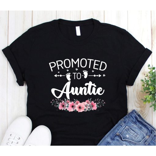 Promoted To Auntie 2023 Shirt Funny New Grandma Mothers Day T-Shirt