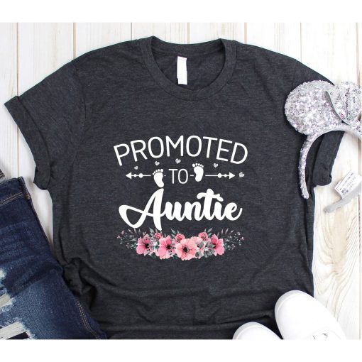 Promoted To Auntie 2023 Shirt Funny New Grandma Mothers Day T-Shirt