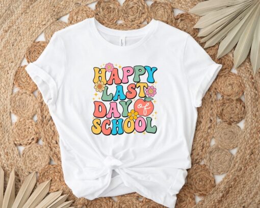 Happy Last Day Of School 70s Groovy Shirt End of School Shirt Great Gift Ideas Men Women Summer Break Shirt Teacher Shirt