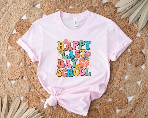 Happy Last Day Of School 70s Groovy Shirt End of School Shirt Great Gift Ideas Men Women Summer Break Shirt Teacher Shirt