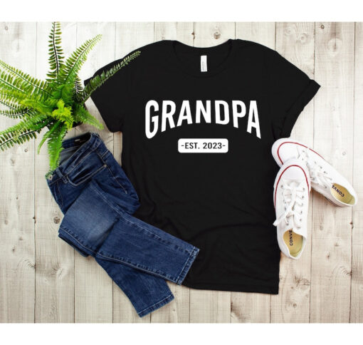 Grandpa Est 2023, Gift for Grandpa, Pregnancy Announcement Tee, Fathers Day Gift for Grandfather