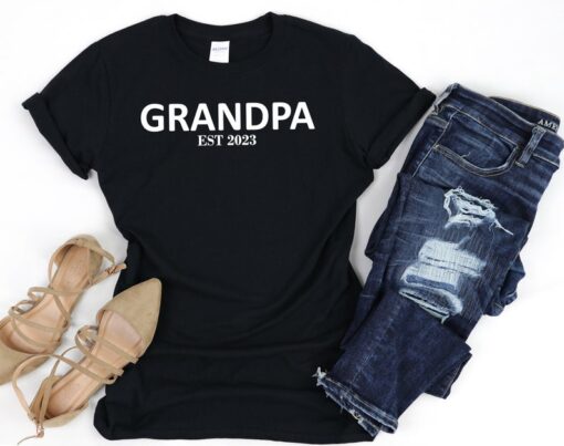 Personalized Grandpa Shirt, Grandpa Est 2023 T-Shirt, New Grandpa Tee, Gift for Grandpa, Fathers Day Gift