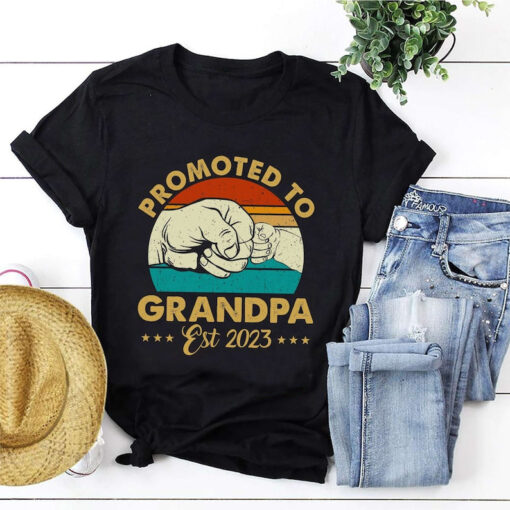 Promoted To Grandpa Est 2023 T-shirt, Papa With Kids Custom Year Shirt, 1st Father's Day Shirt