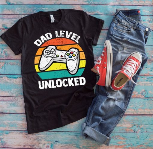 New Dad Shirt | Dad Level Unlocked | Funny Gamer Dad Pregnancy Reveal Father's Day Gift