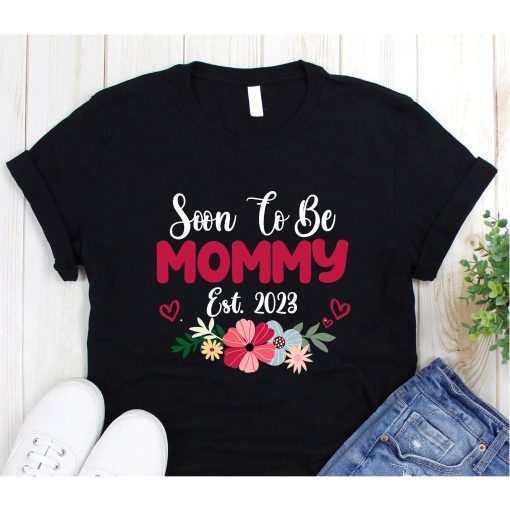 Soon to be Mommy 2023 Mother's Day First Time Mom Pregnancy t shirt, Mommy to Bee Sweatshirt, Pregnancy Reveal Sweatshirt