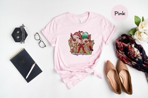 Pigs Christmas Shirt, Pig Lover Shirt, Pig Holiday Shirt, Christmas Animal Tee, Cute Christmas T-Shirt, Santa Pig Shirt