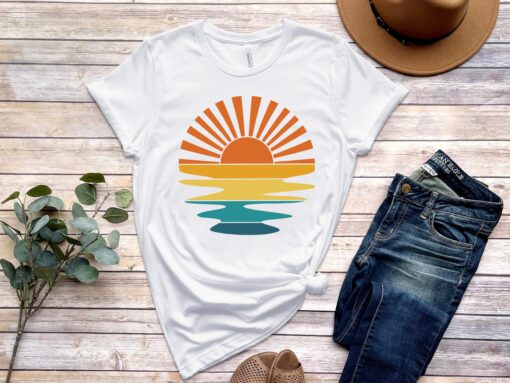 Retro Sunset Rays Wavy Shirt, Vintage Shirt, Retro Sunshine Shirt, Sun Rays Tee, Beachy Vibes Tee, Retro Summer Time , Sunset Tshirt