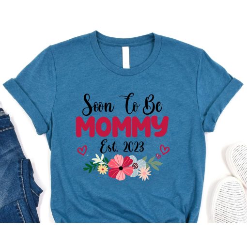 Soon to be Mommy 2023 Mother's Day First Time Mom Pregnancy t shirt, Mommy to Bee Sweatshirt, Pregnancy Reveal Sweatshirt