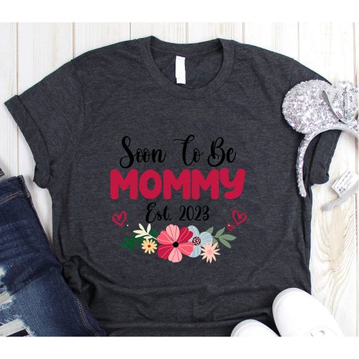 Soon to be Mommy 2023 Mother's Day First Time Mom Pregnancy t shirt, Mommy to Bee Sweatshirt, Pregnancy Reveal Sweatshirt