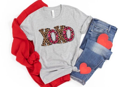 XOXO Shirt,Xoxo Valentines Day Shirts,Couple XOXO Shirt,Couples Love Shirt,Love Shirt,Valentines Day Gift,Xoxo Tee,Gold cheetah leopard Pink