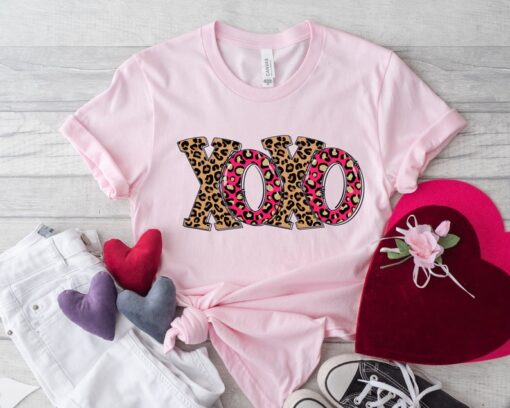 XOXO Shirt,Xoxo Valentines Day Shirts,Couple XOXO Shirt,Couples Love Shirt,Love Shirt,Valentines Day Gift,Xoxo Tee,Gold cheetah leopard Pink