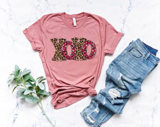 XOXO Shirt,Xoxo Valentines Day Shirts,Couple XOXO Shirt,Couples Love Shirt,Love Shirt,Valentines Day Gift,Xoxo Tee,Gold cheetah leopard Pink