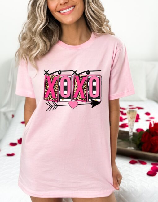 XOXO Shirt, Xoxo Valentines Day Sweatshirt For Woman, Valentines Day Gift,Heart Shirt, Cute Valentine Shirt, Valentines Day Sweatshirt