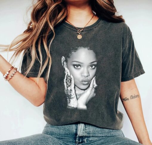 Rihana Face vintage shirt, bad girl riri T-shirt, 90s Rihana fans, Rihana 90s Album T-shirt