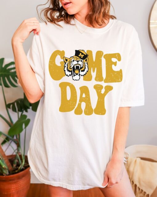 Game Day Shirt Retro Missouri Graphic Design shirt Distressed Bella canvas t-shirt Football Fan Apparel College Gift