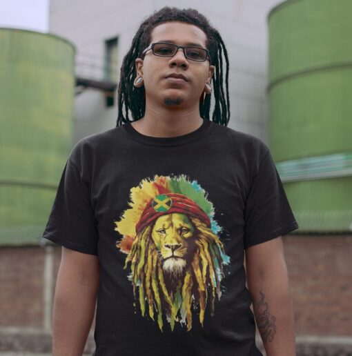 Jamaican Rasta Lion with Jamaica Flag Reggae Vibes Men's Classic T-shirt