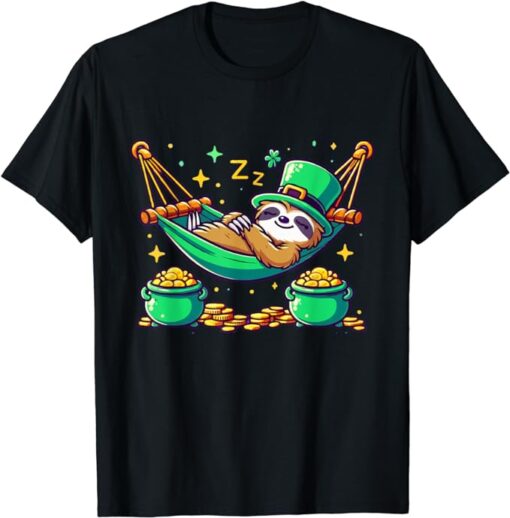 A sloth dressed as leprechauns napping. St Patrick's Day T-Shirt