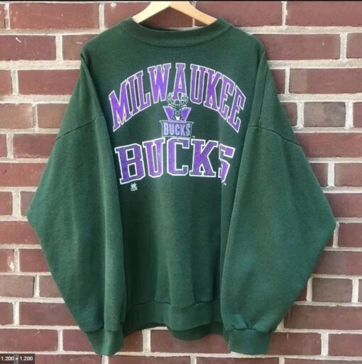 Retro Milwaukee Buck Sweatshirt, Vintage Style Bucks Shirt, Buck Hoodie, Vintage Basketball Fan Shirt Gift for fan