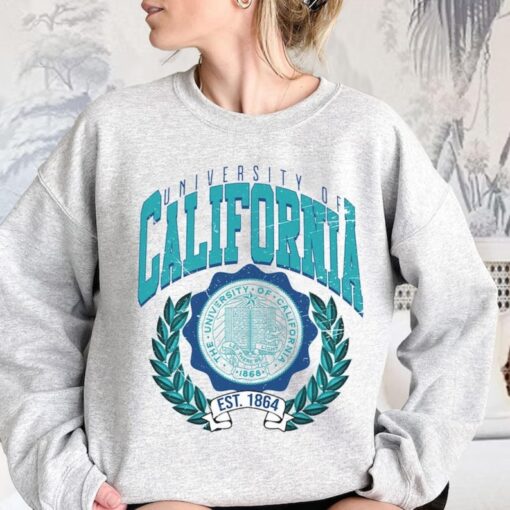 Vintage style University of California–Davis sweatshirt, UC Davis University shirt, UC Davis college shirt