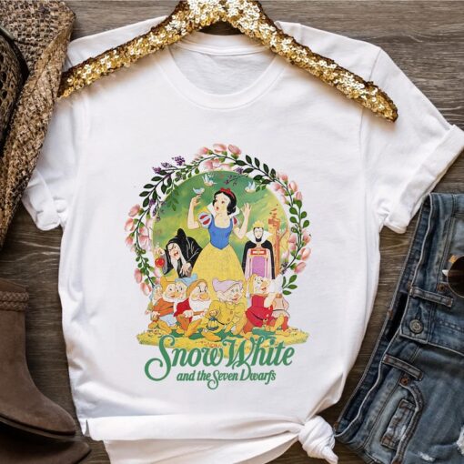 Retro 90s Disney Snow White Group Shot Classic Poster Floral Wreath Sh