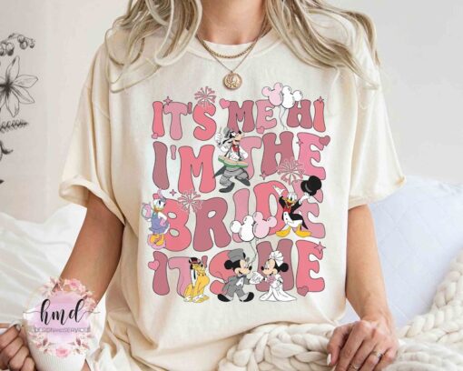 Cute It's Me Hi I Am The Bride It's Me T-shirt