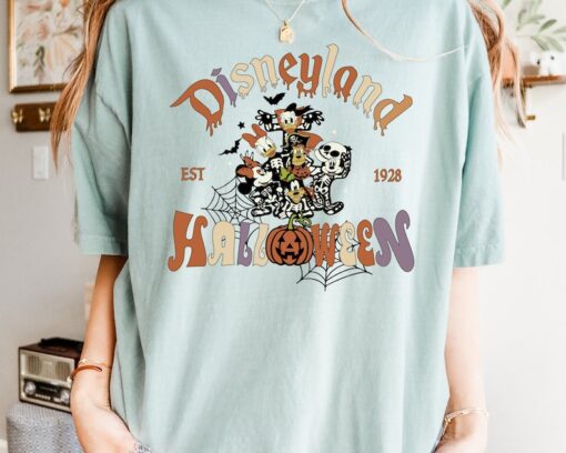 Disneyland Halloween T-Shirt, Vintage Disney Halloween Tee